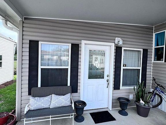3rd image of 1219 Thomas Dr