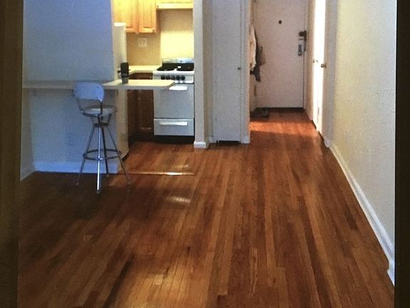 3rd image of 220 E 87th St APT 1D