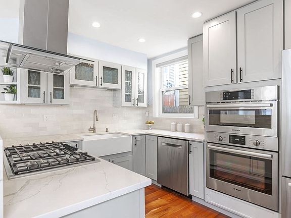 3rd image of 5 Lexington Ave