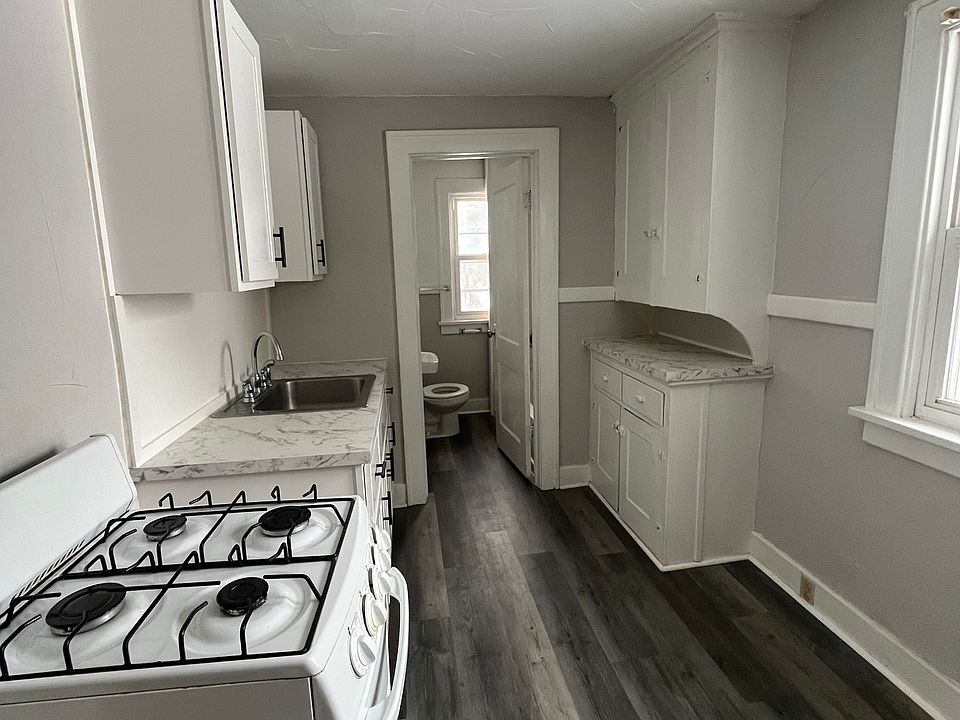 1st image of 28 Hill Pl #2