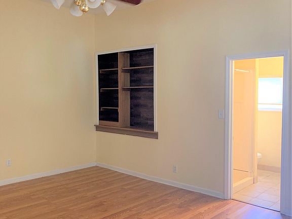 2nd image of 460 E Vine St APT 4