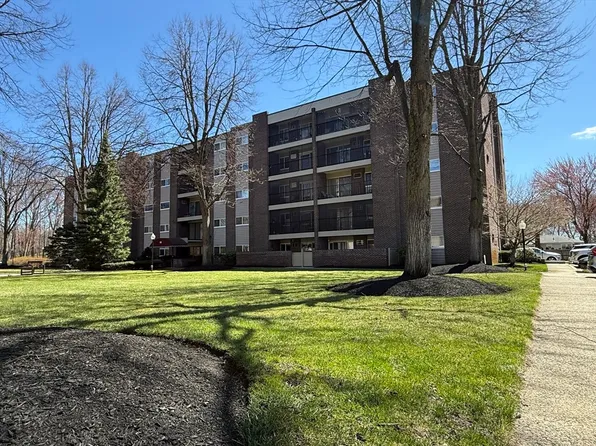 66 Main St APT 48A, Stoneham, MA 02180