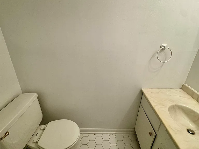 921 Nottingham Dr #13 — Photo 17