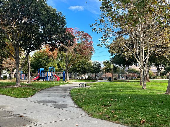 4th image of 6181 Lavendula Way