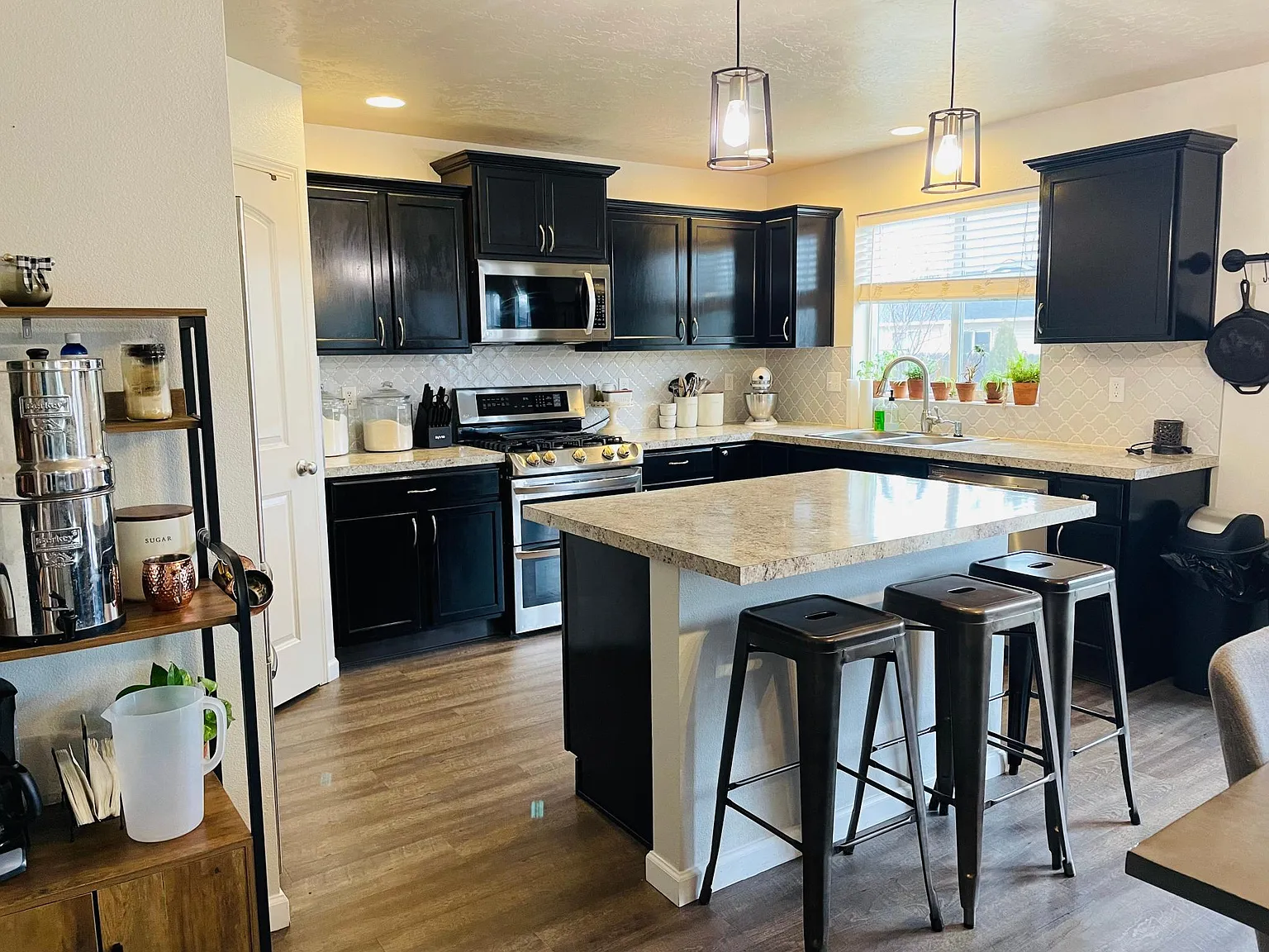 5 bed, 2.5 bath, 2651 sqft, $2,600 — Photo 4
