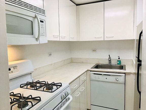 4th image of 330 E 38th St APT 33M