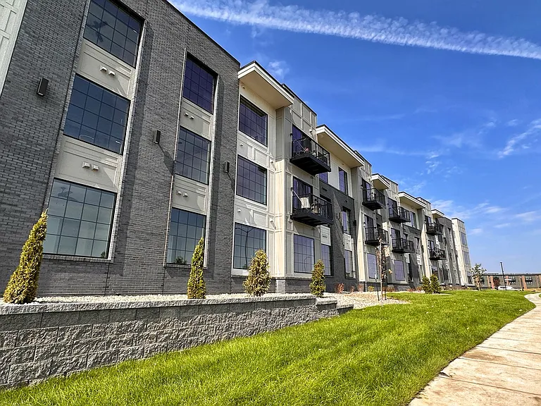 District Place — Photo 13