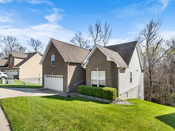 5th image of 624 Hidden Valley Dr