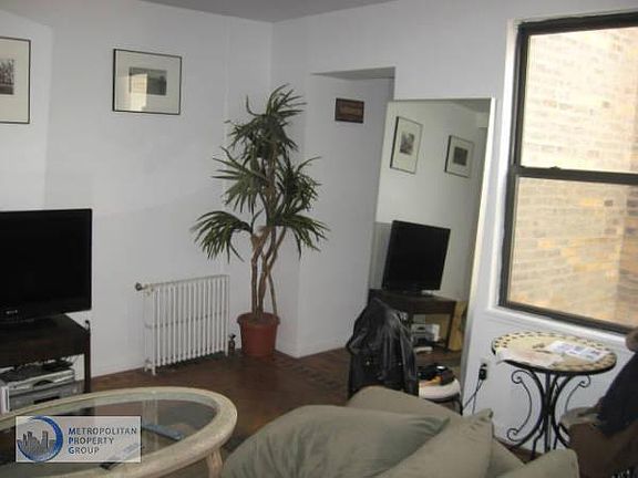 3rd image of 528 E 5th St APT B