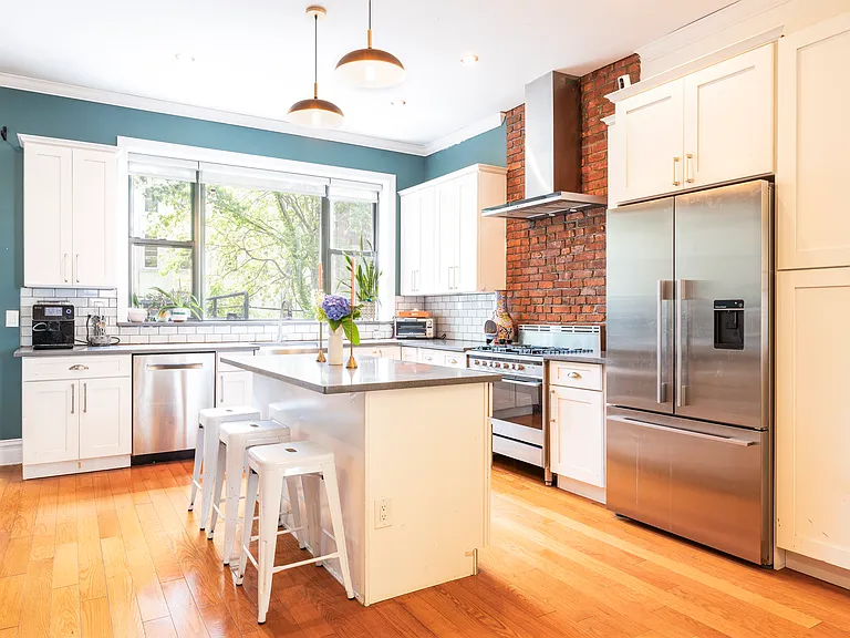 504 Halsey St #2 — Photo 5
