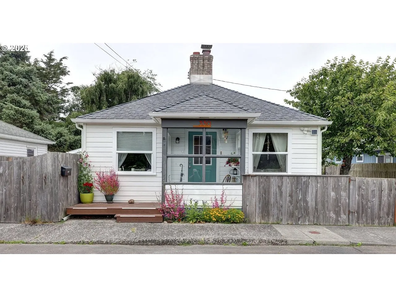 330 Avenue K photo 1