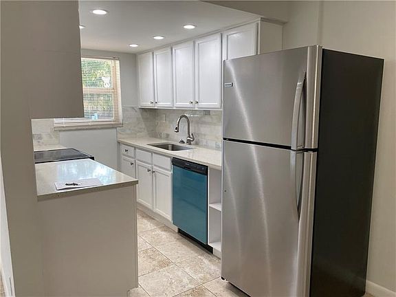 3rd image of 853 SE 4th Ct #5