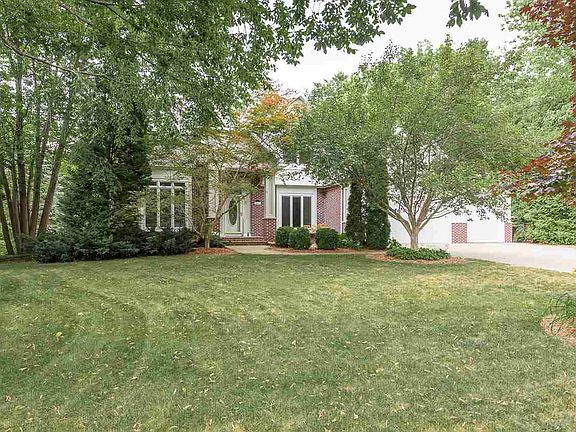 2nd image of 2412 Oakfield Dr