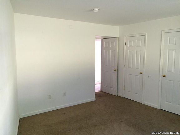 4th image of 142 Huguenot St