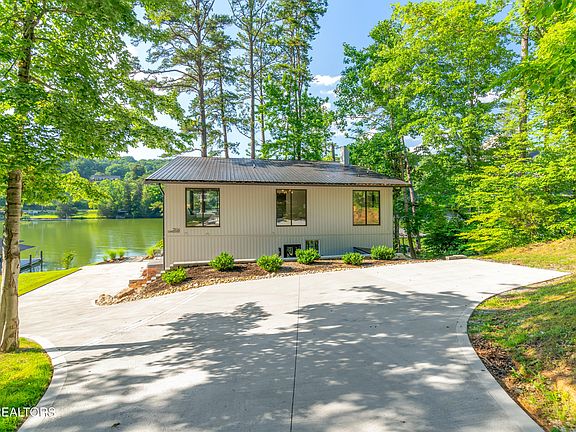 3rd image of 3594 Lakeland Dr