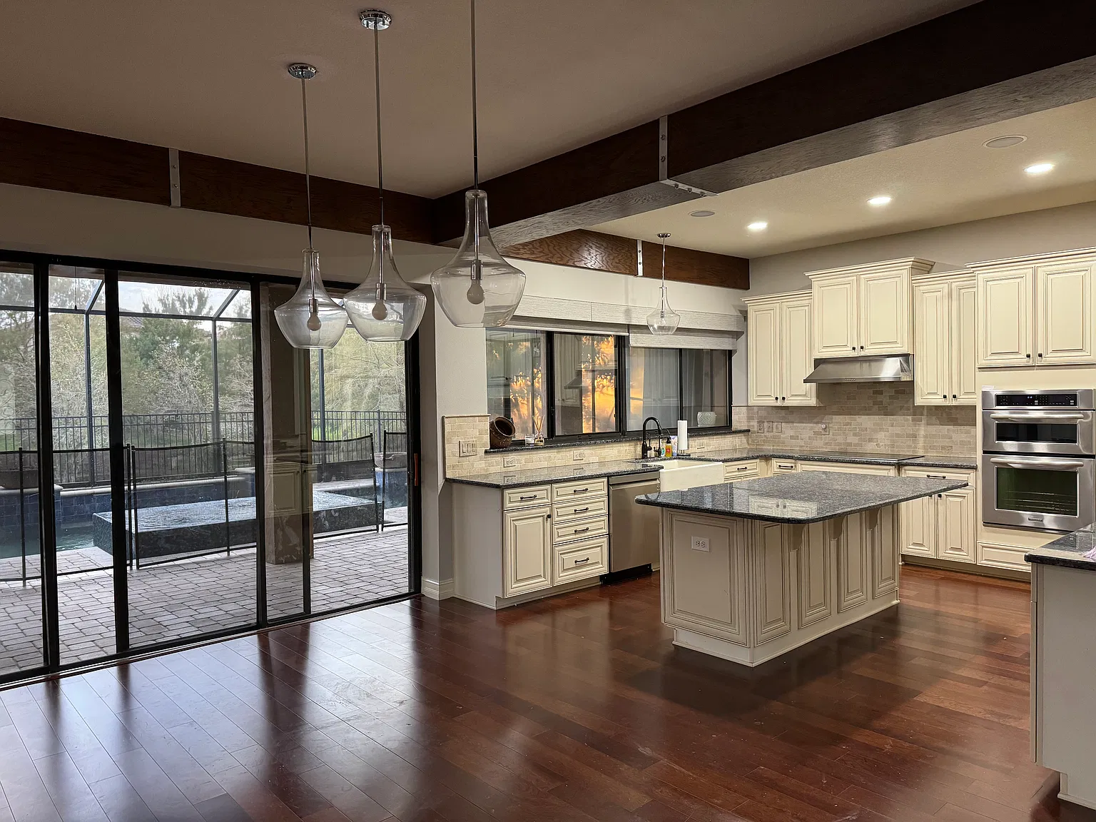 4 bed, 4417 sqft, $5,975 — Photo 4