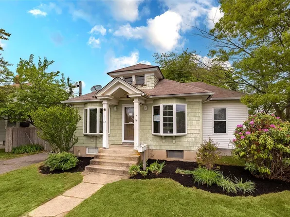 (undisclosed Address), Bay Shore, NY 11706
