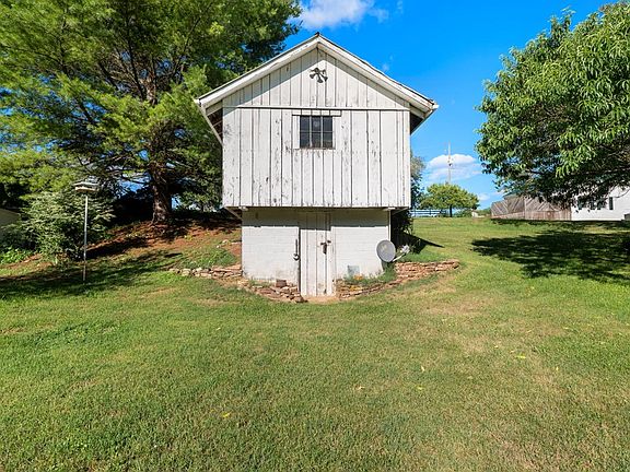4th image of 4182 Cedar Springs Rd