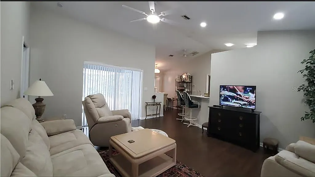 3 bed, 2.0 bath, 1540 sqft, $2,100 — Photo 2