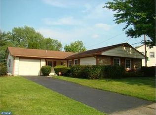30 Northampton Dr, Willingboro, NJ 08046