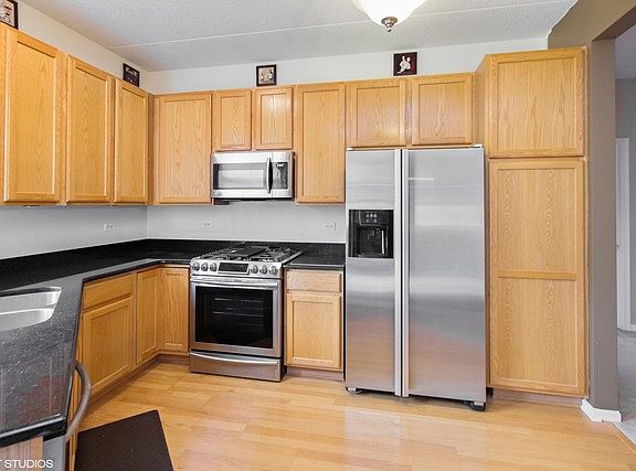 3rd image of 715 Astor Ln Unit 305