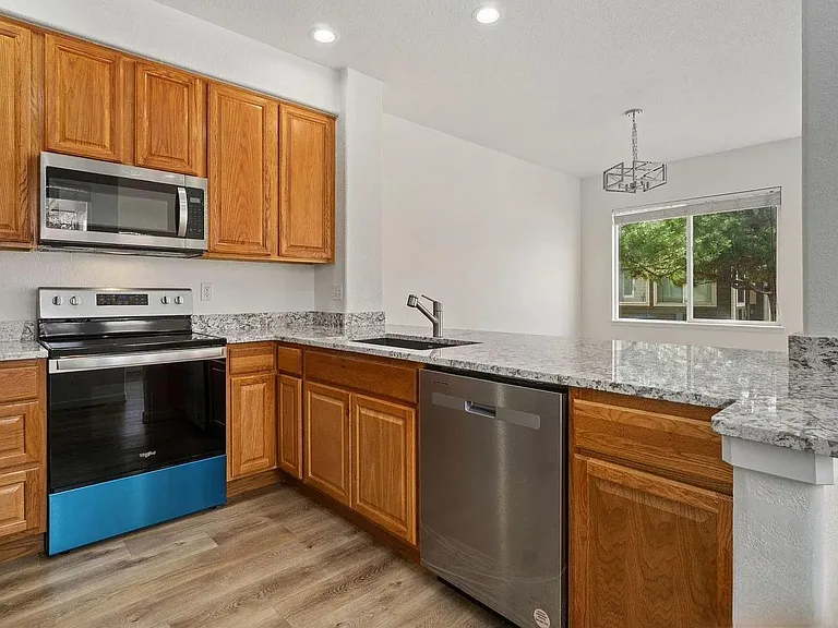 2261 E 128th Ave — Photo 3