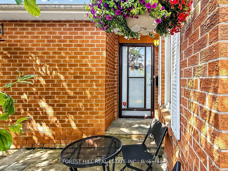 44 Lund St N #MAIN SECOND — Photo 4