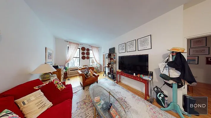 Rented by Bond New York | media 10