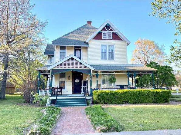 324 E Commercial St, Charleston, MO 63834