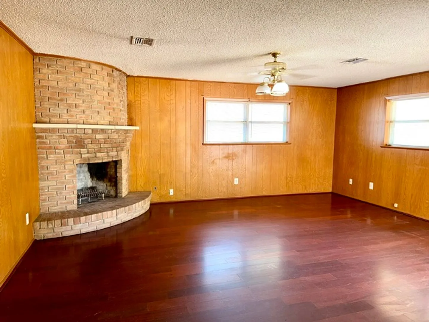 Two Living Rooms and Fully Fenced Backyard — Photo 4