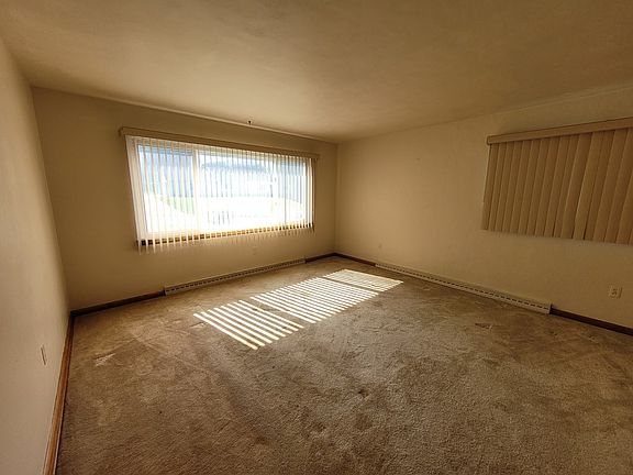 5th image of 452 E Bissell Ave