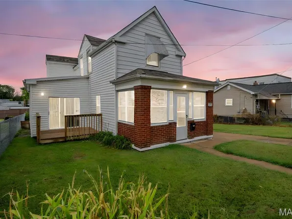 527 Hoffmeister Ave, Saint Louis, MO 63125