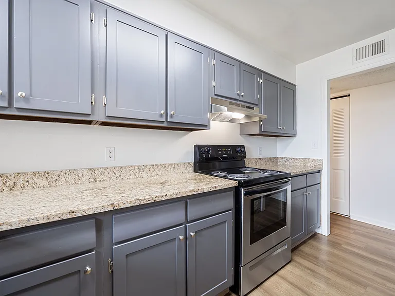 Lakemont Apartments — Photo 54