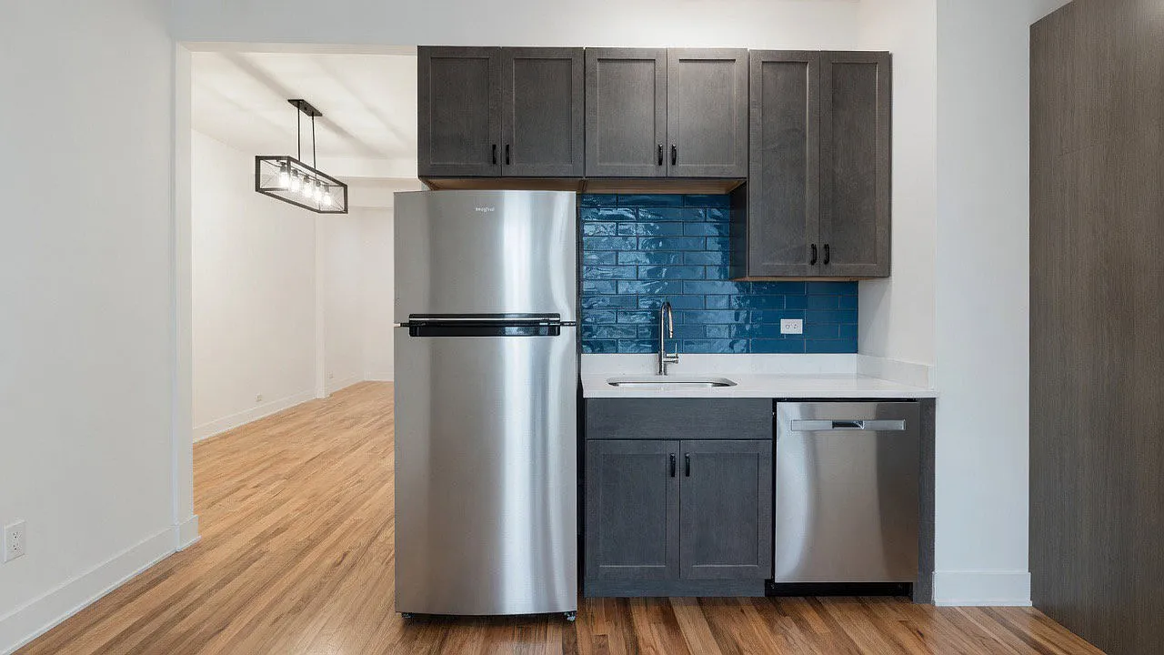 2 bed, 1.0 bath, $2,595 — Photo 2