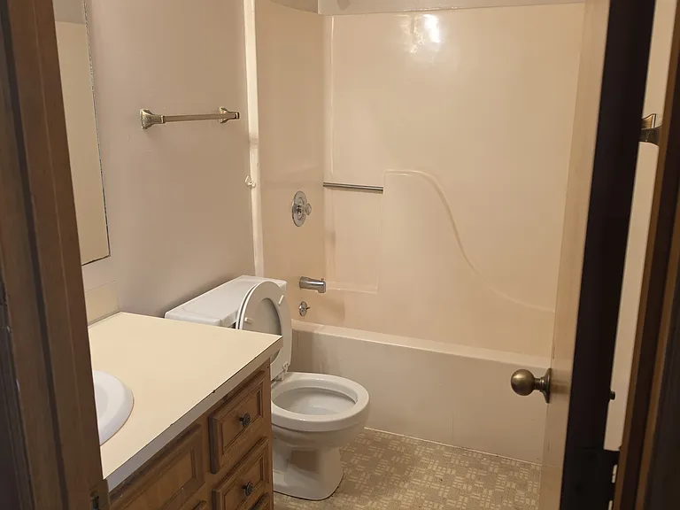 180 Glenwood Dr — Photo 9