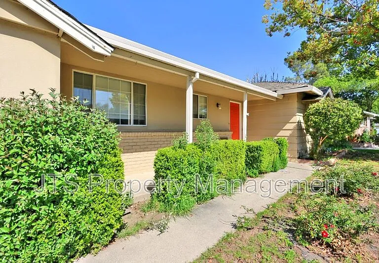 6565 S Land Park Dr — Photo 2
