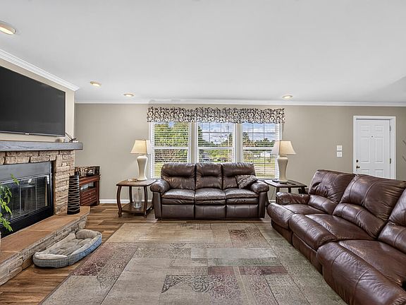 3rd image of 127 Mirage Dr