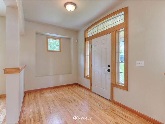 2nd image of 1601 7th StPl SE