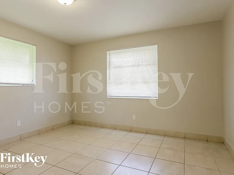 1901 SW 67th Ter — Photo 11