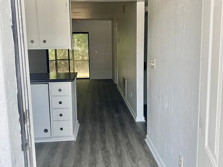 704 Windsong Cir — Photo 2
