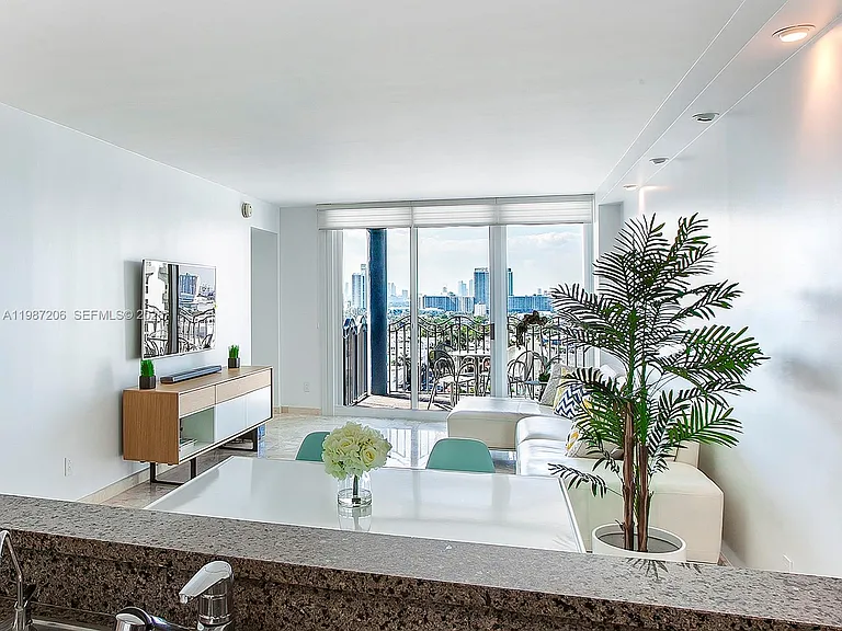 1500 Ocean Dr #Penthouse 10 — Photo 9