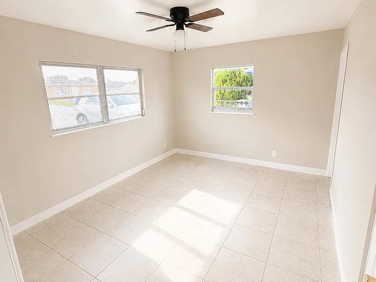 1776 N Meador Ct — Photo 4