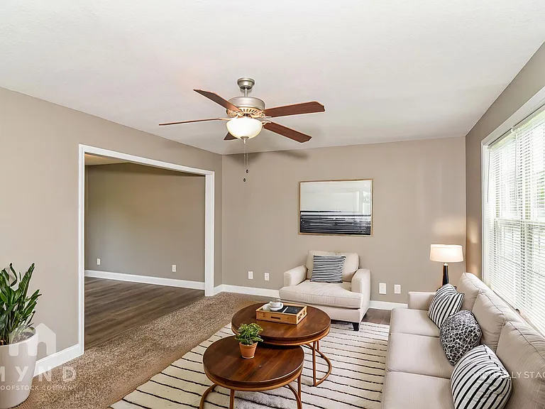 619 Woodhaven Dr — Photo 2