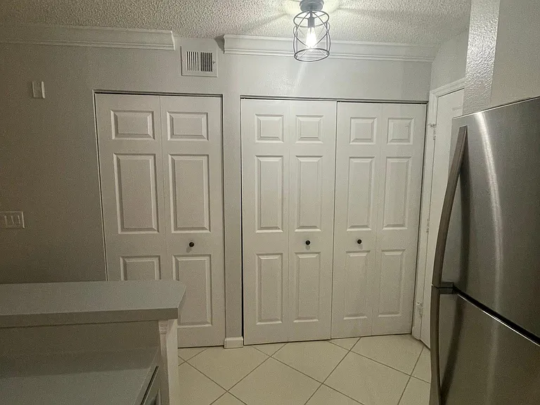 Pantry & Washer/Dryer