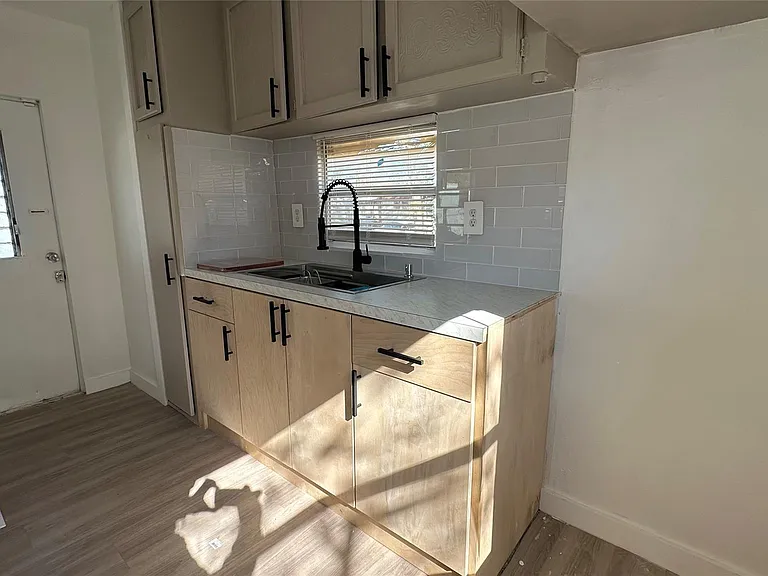 510 N Shirley St #6 — Photo 5