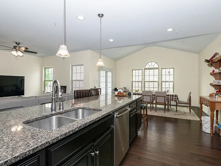 1415 Village Green Way — Photo 7