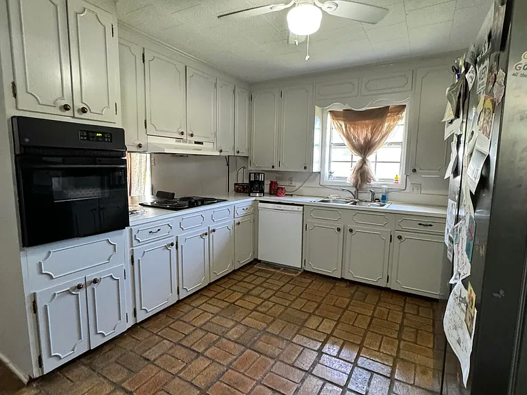 1209 N Polk St — Photo 5
