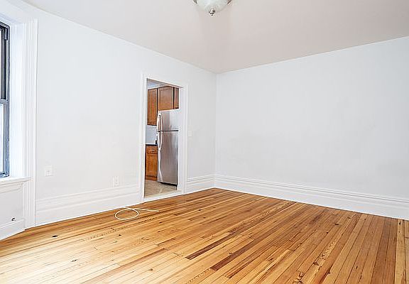 2nd image of 209 W 13th St APT 26