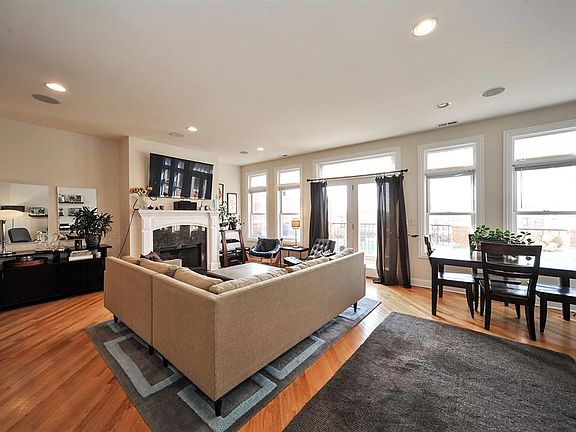 4th image of 3829 N Southport Ave #4F