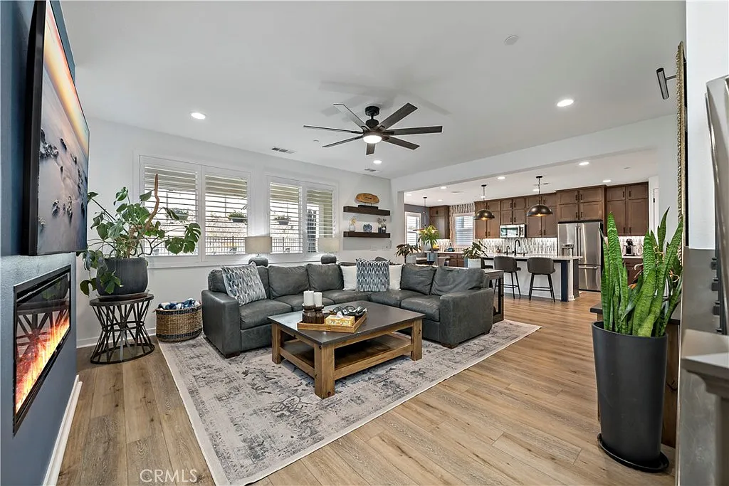 3 bed, 2.5 bath, 2225 sqft, $5,100 — Photo 4